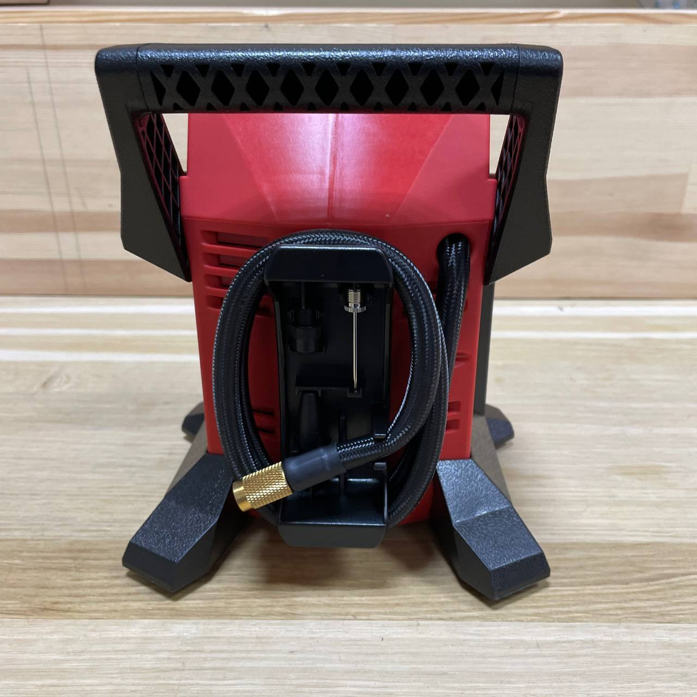 Легкий старт: Аккумуляторный компрессор Milwaukee M12 BI-0 для быстрого накачивания автомобильных, легких грузовиков и других компактных шин 4933464124