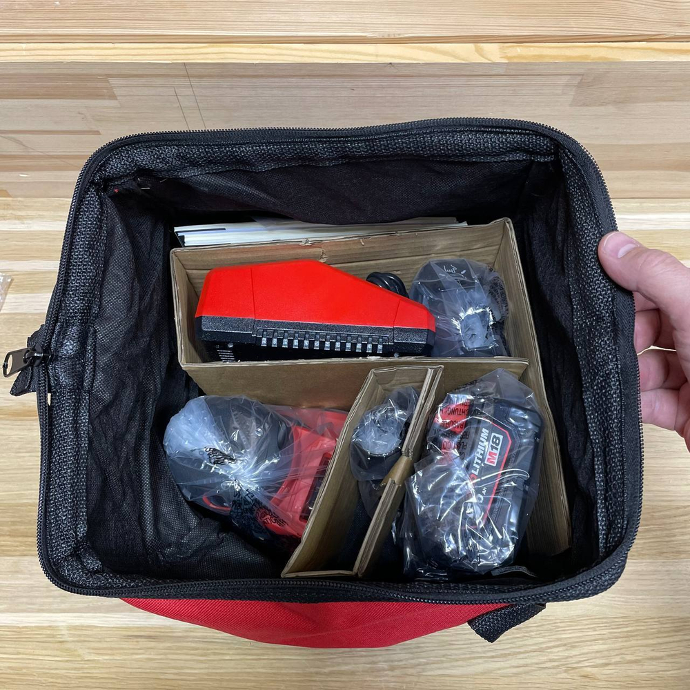 УДОБНЫЙ КОМПЛЕКТ! M18 BOS125-502B Аккумуляторная шлифовальная машина BOS125-0 плюс 2 аккумулятора B5 5.0 Ач и зарядное устройство M12-18 C в сумке MILWAUKEE 4933464229