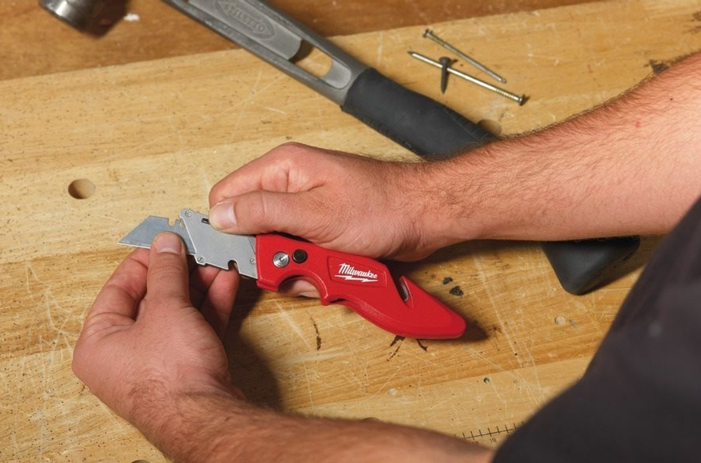 ХИТ! Нож складной многофункциональный с хранением лезвий FASTBACK MILWAUKEE 4932471358
