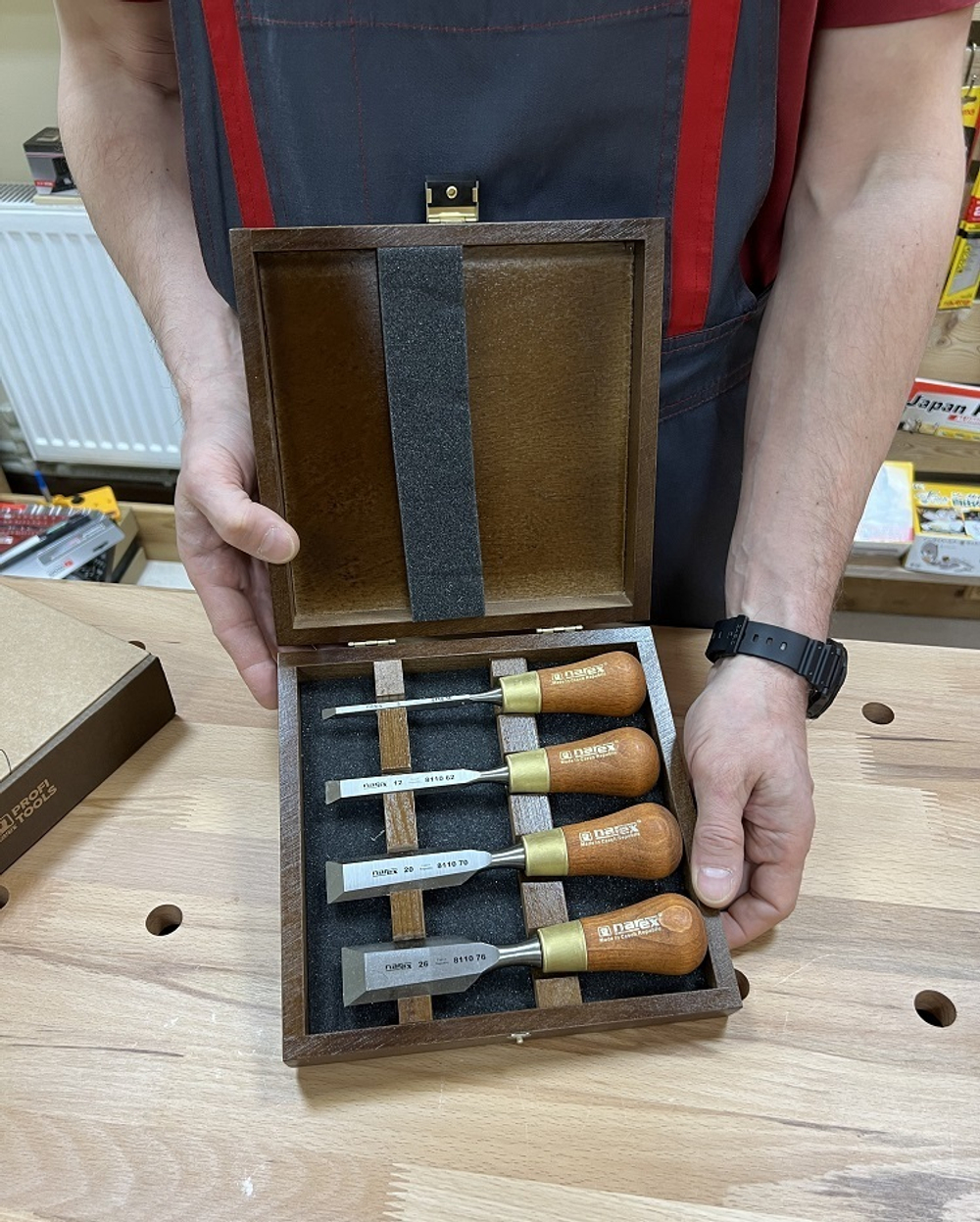 ЦЕНЫ НИЖЕ ХИТ! Набор столярных коротких стамесок Narex Wood Line Plus в деревянном кейсе 4 шт 6, 12, 20, 26 мм 853750