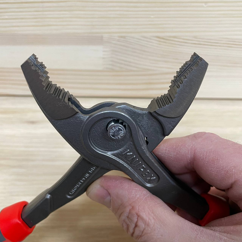 Новинка! Клещи с фронтальным и боковым захватами KNIPEX TwinGrip 250 мм, 7 позиций, зев 5 - 27 мм, 3-комп. ручки в блистере KN-8202250SB