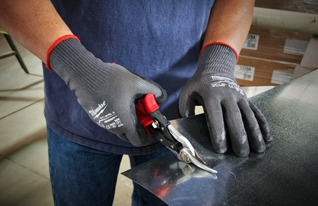 АКЦИЯ СИЗ! Перчатки 1 пара с защитой от порезов 5 уровень размер S / 7 CUT LEVEL 5 GLOVES MILWAUKEE 4932479718