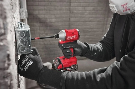 УДОБНЫЙ КОМПЛЕКТ! В кейсе M18 BLIDR-502X: Аккумуляторный Винтовёрт BLIDR-0X, 2 шт Аккумулятор B5 5.0 Ач, Зарядное устройство M12-18 FC MILWAUKEE 4933492843