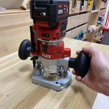 НАБОР ДЛЯ ФРЕЗЕРОВАНИЯ с 2 боксами фрез FLEX: Аккумуляторный кромочный фрезер 18 В с 2 Аккумуляторами 5,0 А/ч, Зарядным устройством CER 18.0-EC/5.0 Set в кейсе 531636, Набор кромочных фрез 5 шт. CER BIT SET1 532011, Набор кромочных фрез 6 шт. CER Bit Set2 STACK PACK 532012 N078-3AM