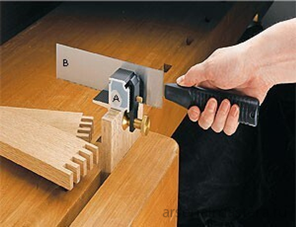 Стусло Veritas Right-Angle Saw Guide для прямых шипов магнитное 05T04.01 М00003365