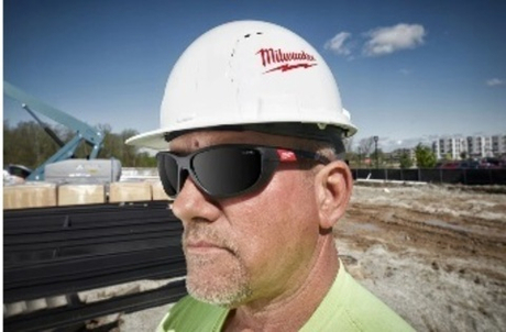 АКЦИЯ RED STRIKE -23% ХИТ! Очки защитные затемненные поляризованные PREMIUM MILWAUKEE 4932471886