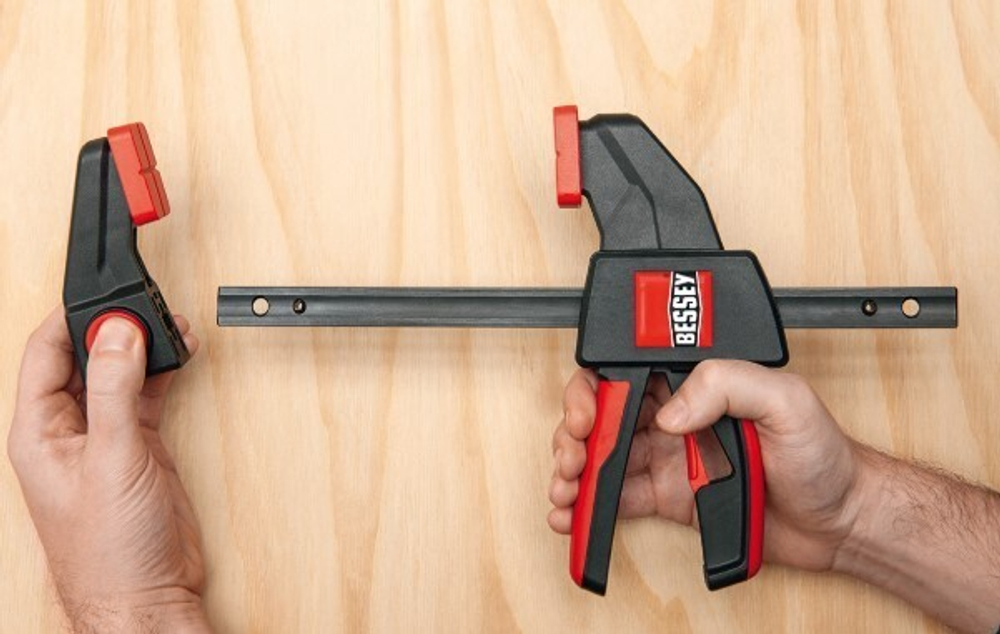 ХИТ! Струбцина пистолетного типа 2,7 кН 150 мм x 80 мм распор 160 - 300 мм BESSEY BE-EZL15-8