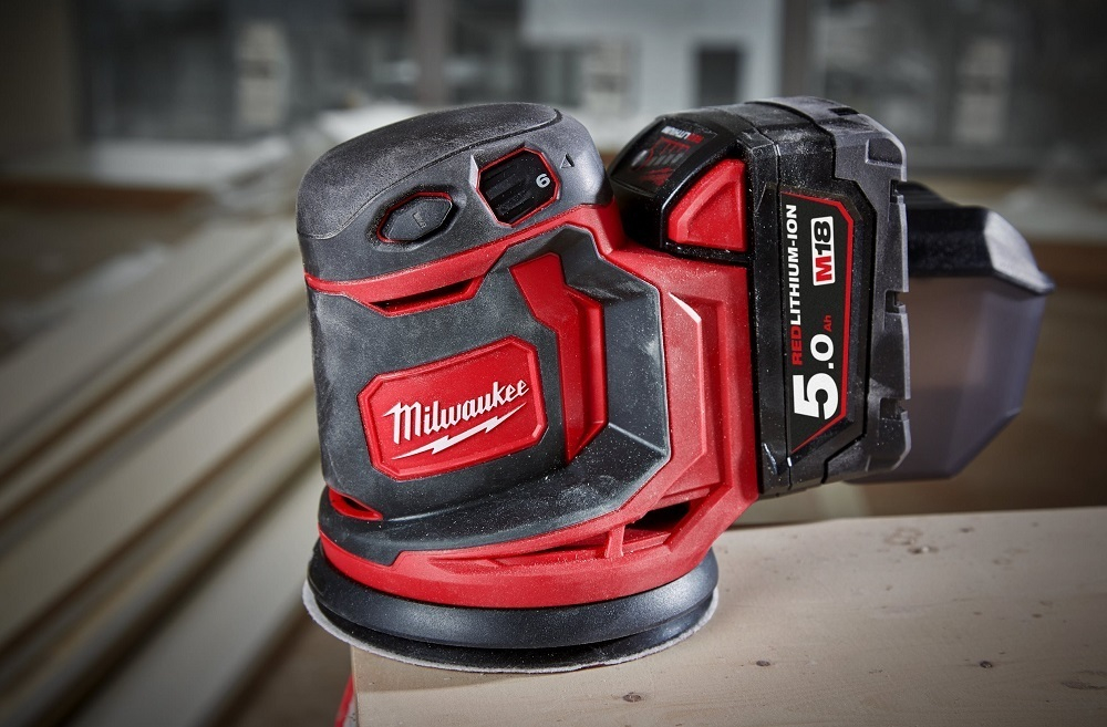 Новинка! Легкий старт: Аккумуляторная шлифовальная машина MILWAUKEE M18 BOS125-0, орбита 2,4 мм, подошва 125 мм 4933464228