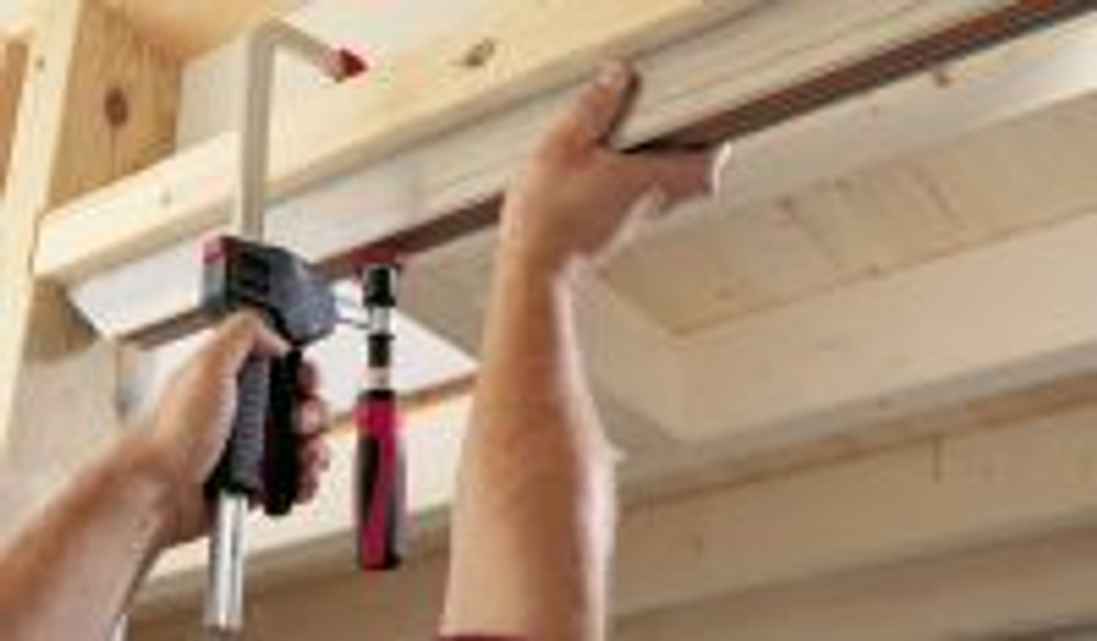Струбцина для работы одной рукой EHZ с двухкомпонентной рукояткой из пластика BESSEY BE-EHZ30-2K