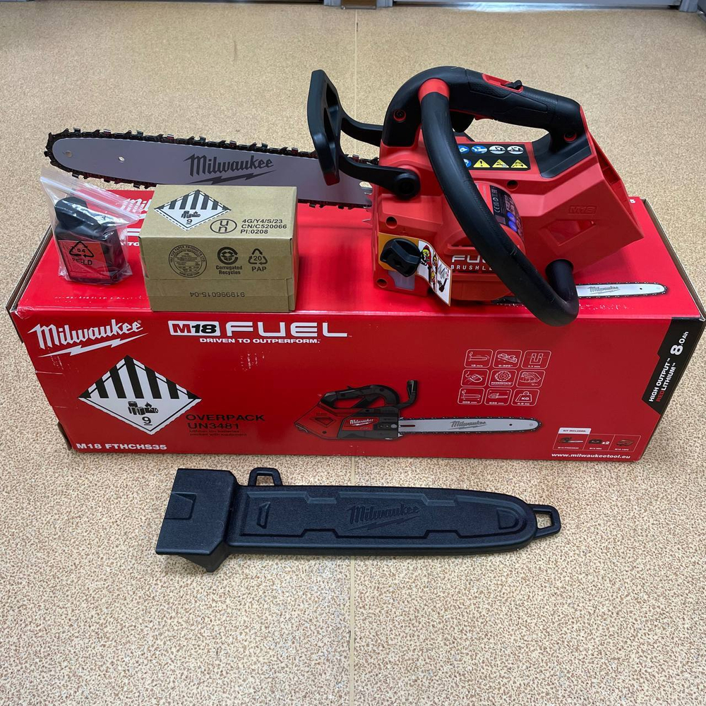 КОМПЛЕКТ M18 FUEL FTHCHS35-802: Аккумуляторная Цепная пила с верхней рукояткой 35 см FTHCHS35-0 с двумя Аккумуляторами HB8 8.0 Ач, Быстрозарядным устройством M12-18 FC Milwaukee 4933479589
