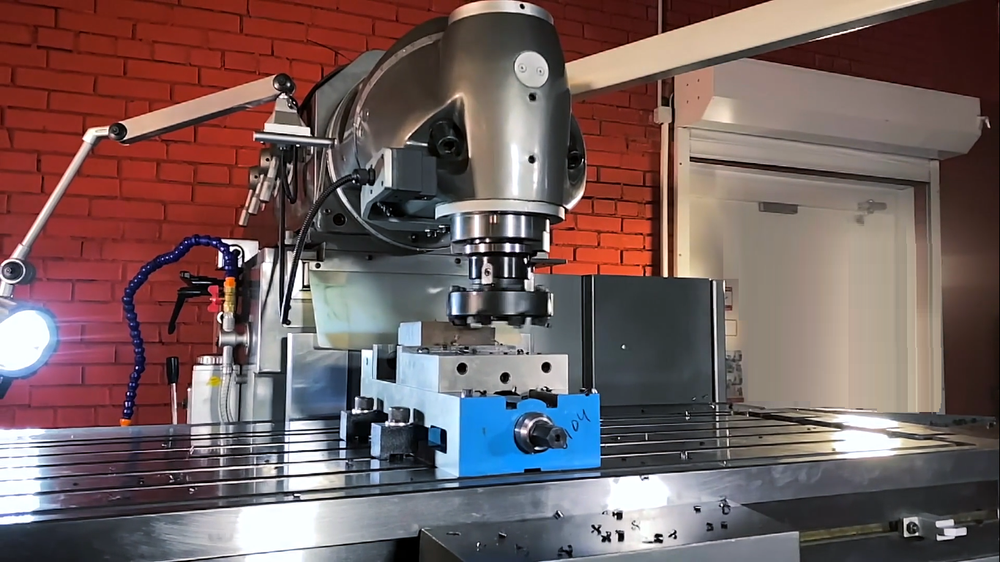Новинка! Универсальный консольно-фрезерный станок JET JUM-2063VXL Servo DRO 380 В 7,5 кВт, для фрезерной обработки, сверления, растачивания и пр. при производстве деталей мелкими сериями на механо-обрабатывающих, инструментальных и ремонтно-механических участках 50000852T