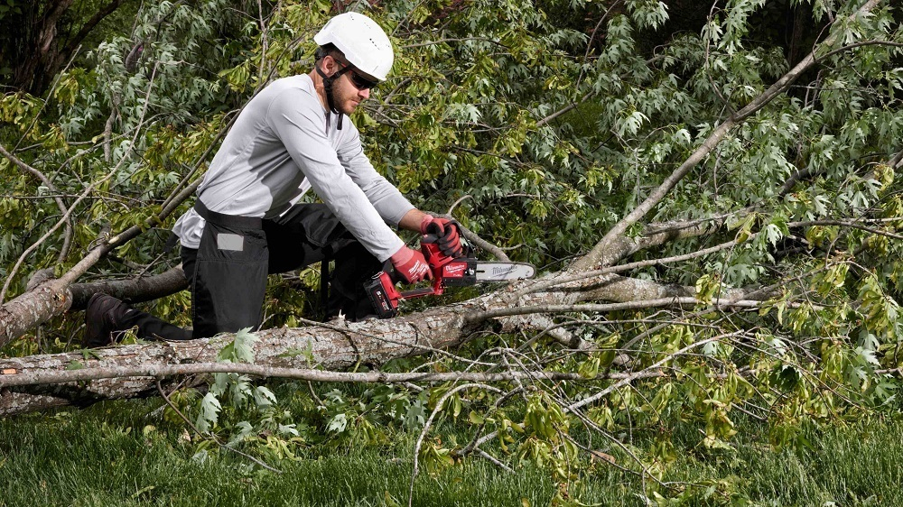 АКЦИЯ ВСЕ В САД! Комплект № 5: Аккумуляторная цепная пила FHS20-552 HATCHET, Аккумулятор HB5.5 5.5 Ач, Быстрое зарядное устройство M12-18 FC ПЛЮС Аккумулятор HB5.5 5.5 Ач в ПОДАРОК! Milwaukee M18 FUEL FHS20-552 4933480118 N0123-2AM