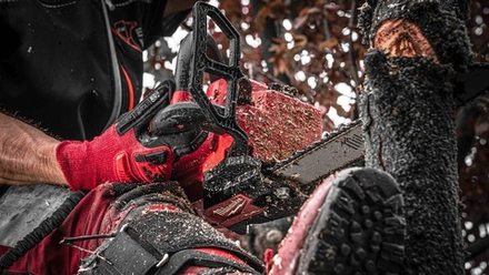 АКЦИЯ ЗИМА 2026! Комплект Аккумуляторный M18 FUEL FTHCHS30-802 Цепная пила с верхней рукояткой 30 см FTHCHS30-0 с двумя Аккумуляторами HB8 8.0 Ач, Быстрозарядным устройством M12-18 FC Milwaukee 4933479587