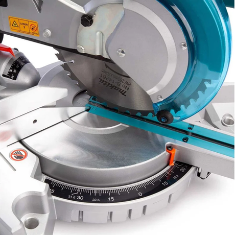 ЗИМОЙ ВЫГОДНЕЕ ХИТ! Торцовочная пила Makita 1,43 кВт, диск 260/30 мм с протяжкой и лазером, глубиной распила до 310 мм LS1018LN