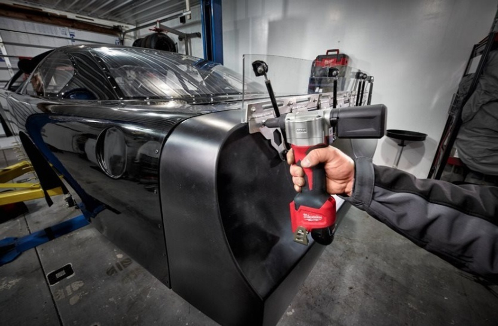 Легкий старт: Аккумуляторный заклепочник MILWAUKEE M12 BPRT-0 4933464404