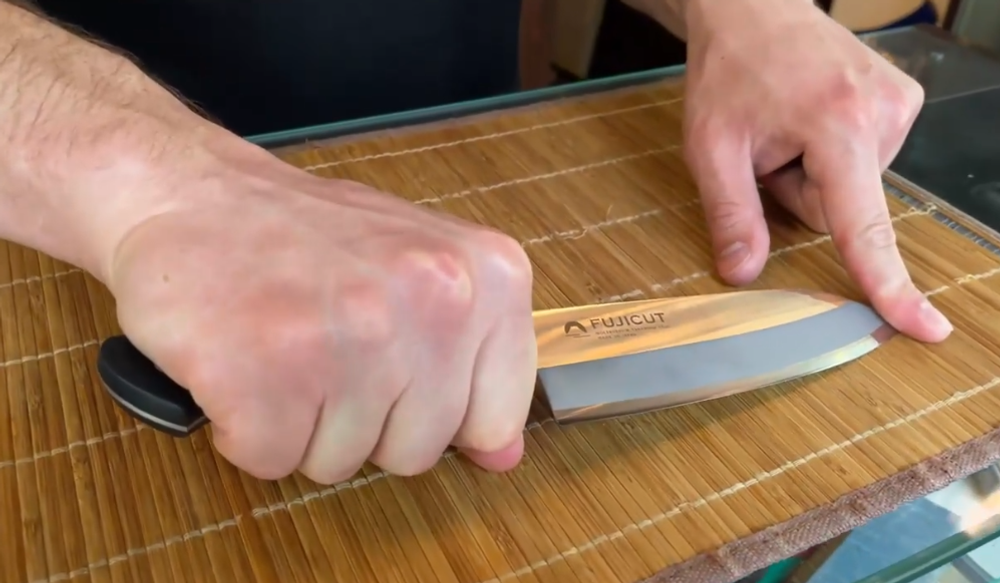 Новинка! Японский Кухонный Нож Шеф Сантоку Tojiro FUJI CUTLERY 16,5 см, сталь Mo-V, 3 слоя, рукоять полипропилен, заточка 6000 FC-1661
