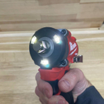 УДОБНЫЙ КОМПЛЕКТ ХИТ! M12 FUEL FCIWF12G3-502X Аккумуляторный гайковерт импульсный плюс 2 аккумулятора M12 HB5 и зарядное устройство C12 C, в кейсе MILWAUKEE 4933493455