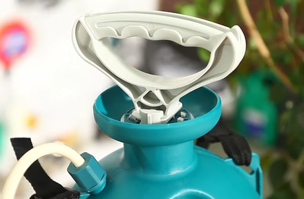 Новинка! Опрыскиватель RACO T556 переносной 6 л, широкая горловина, клапан сброса давления автоматический 4240-55/556