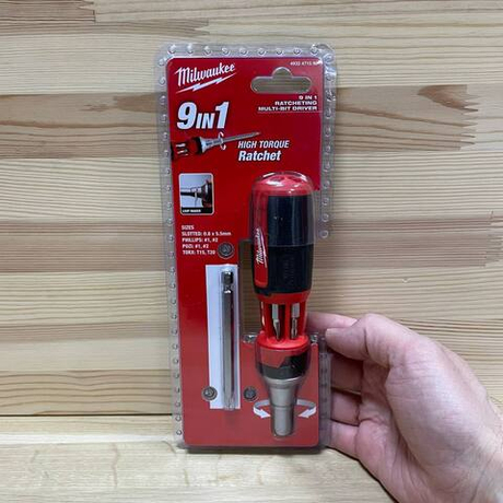 Отвертка с трещоткой 9 в 1 PH1 / PH2 / PZ1 / PZ2 / T15 / T20 / SL 5.5 MILWAUKEE 4932471598