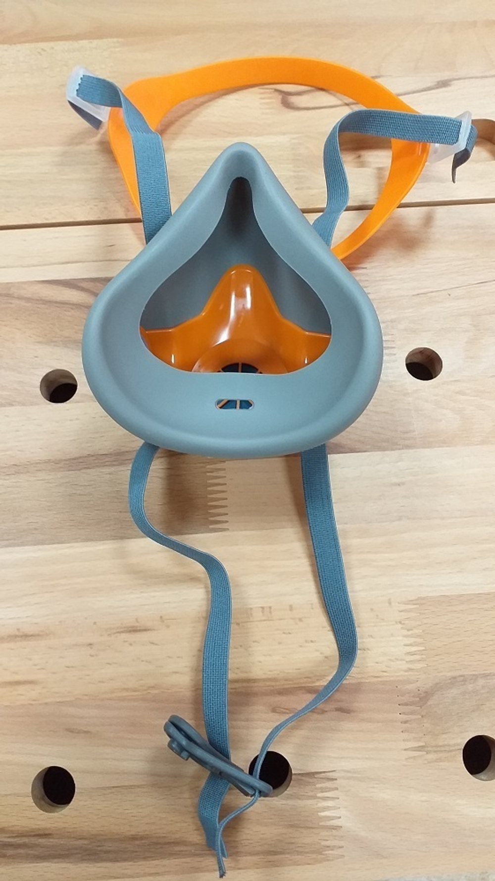 Комплект защитный Jeta Safety 6500 : Полумаска 1 шт, фильтры A1 2 шт, предфильтры P2 4 шт, держатели 2 шт, перчатки нитриловые 1 пара, размер М 1292891