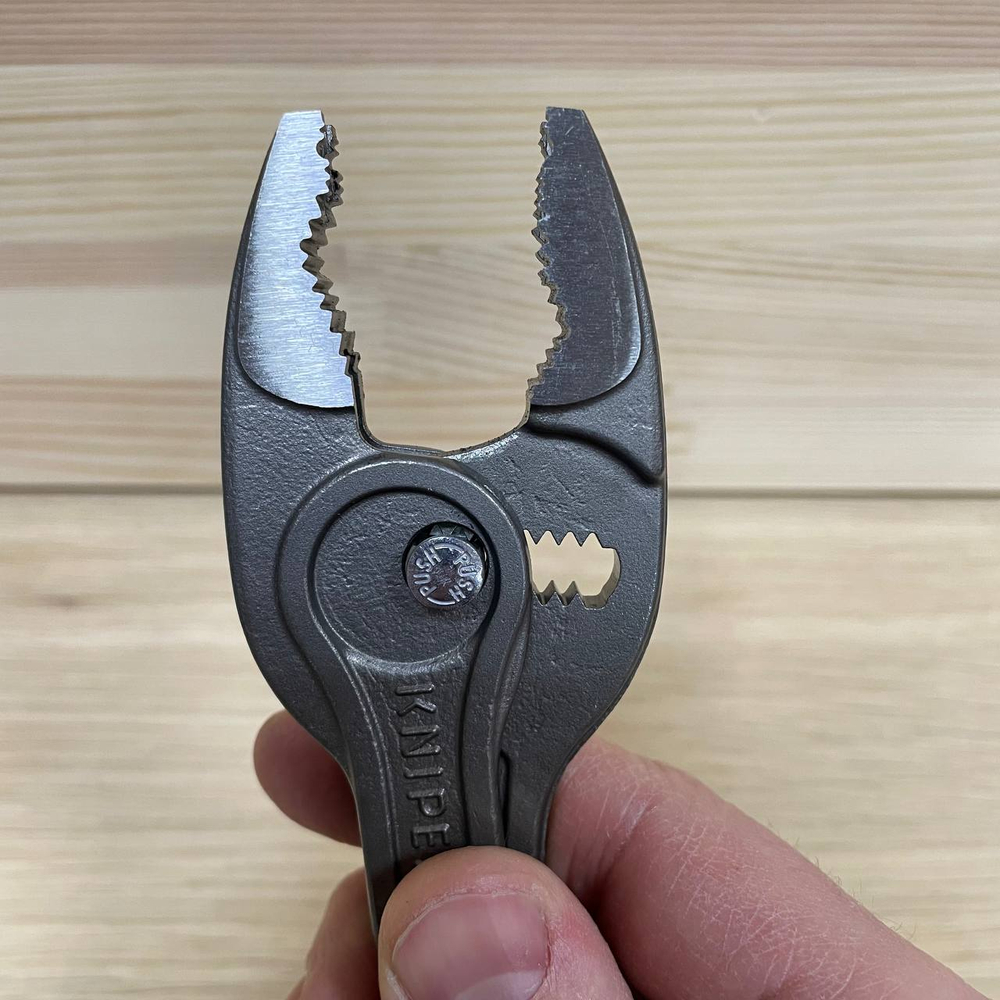 Новинка! Клещи с фронтальным и боковым захватами KNIPEX TwinGrip 250 мм, 7 позиций, зев 5 - 27 мм, 3-комп. ручки в блистере KN-8202250SB