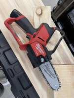 Легкий старт: Аккумуляторная цепная садовая пила Milwaukee M12 FUEL FHS-0 4933472211