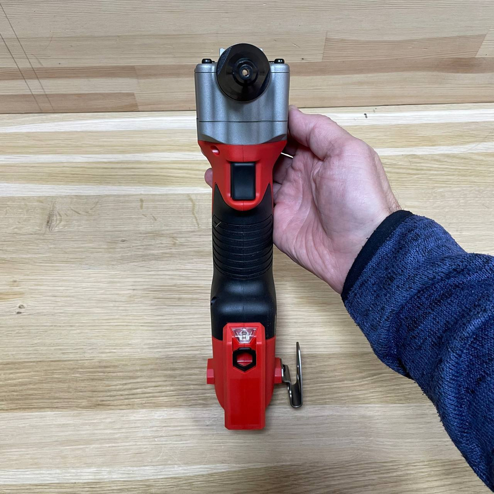 Легкий старт: Аккумуляторный заклепочник MILWAUKEE M12 BPRT-0 4933464404
