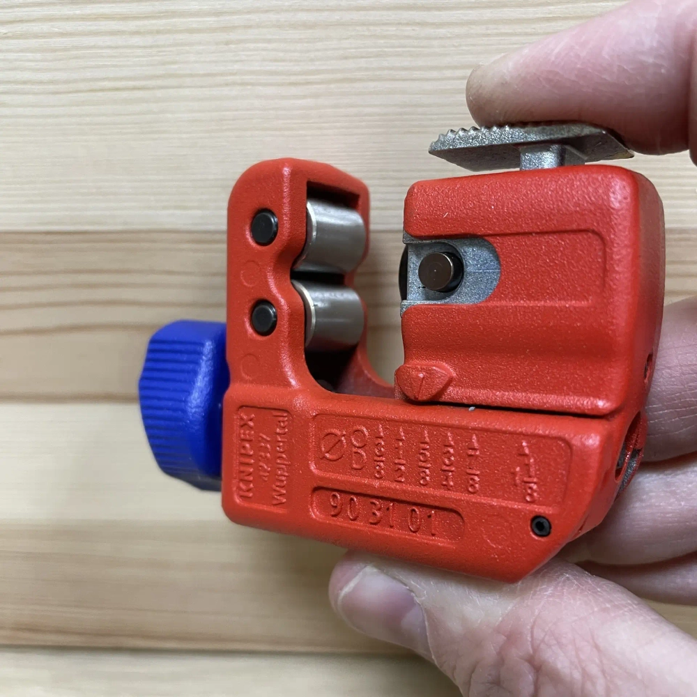Новинка! Мини - труборез KNIPEX TubiX S для нержавеющей стали и цветных металлов, Ø 3-30 мм / толщина max 2 мм, длина 77 мм KN-903101