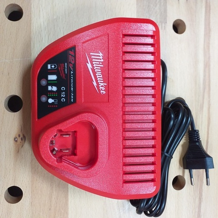 ХИТ! Зарядное устройство М12 MILWAUKEE C12 C 4932352000