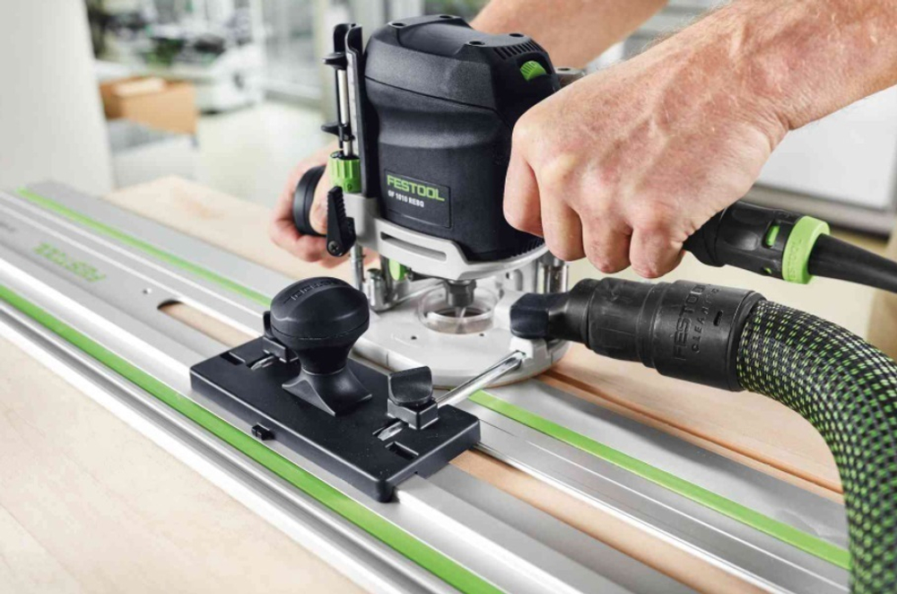 СУПЕР ХИТ! Комплект OF 1010 REBQ-Plus FESTOOL Вертикальный фрезер OF 1010, боковой упор, устройство для установки на шину - направляющую в систейнере 576919