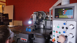 Новинка! Универсальный консольно-фрезерный станок JET JUM-2063VXL Servo DRO 380 В 7,5 кВт, для фрезерной обработки, сверления, растачивания и пр. при производстве деталей мелкими сериями на механо-обрабатывающих, инструментальных и ремонтно-механических участках 50000852T