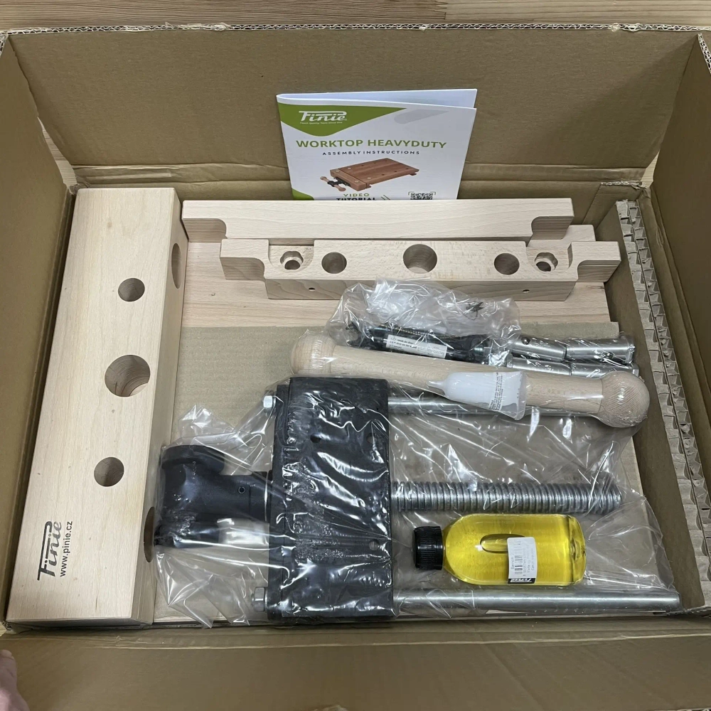 Новинка! Чешский верстак PINIE HeavyDuty накладной столярный деревянный 620 х 350 х 85 мм, столешница из массива бука 40 мм, 1 тиски York, 8 отверстий 20 мм под фиксаторы WT3D20