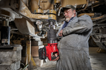 Новинка! Набор в кейсе M18 FUEL ONEFHIWF1DS-121C: Аккумуляторный высокомоментный ударный гайковерт MILWAUKEE ONEFHIWF1DS-0 1'' с D - образной рукояткой (укороченный) FORGE, Аккумулятор FB12 12 Ач, Зарядное устройство М12-18 FC 4933499253