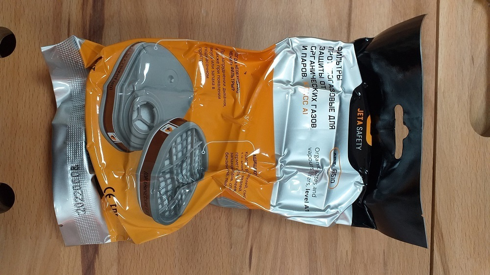 Комплект защитный Jeta Safety 6500 : Полумаска 1 шт, фильтры A1 2 шт, предфильтры P2 4 шт, держатели 2 шт, перчатки нитриловые 1 пара, размер М 1292891