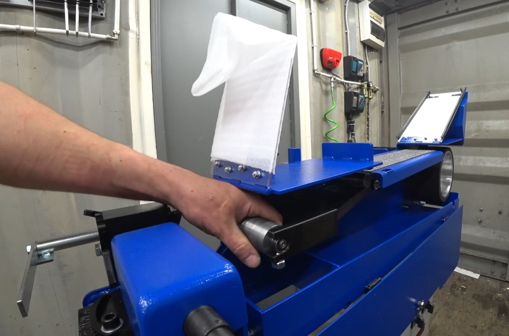 АКЦИЯ ЧЕРНАЯ ПЯТНИЦА! Станок шлифовальный ленточный по металлу BELMASH BSM-794PK/400, 2,5 кВт 380В для шлифования металлических деталей. Шлифовальная лента 2000 х 98,5 мм S321A