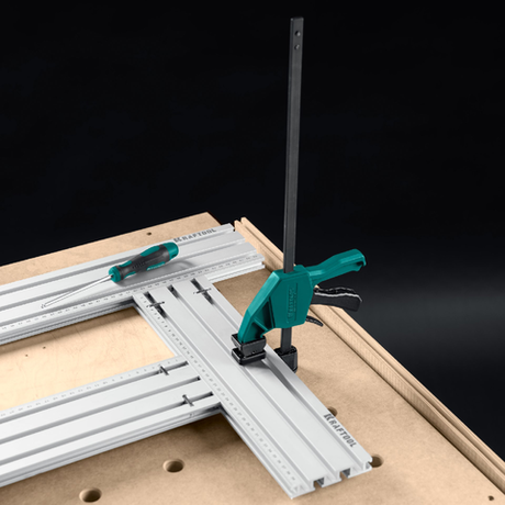 ХИТ! Струбцина вертикальная быстрозажимная пистолетного типа KRAFTOOL KRAFTFLEX GDH-300/60 в отверстия 20 мм, для работы на верстаках с отверстиями 32801