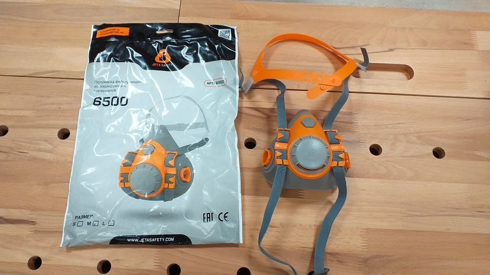 Комплект защитный Jeta Safety 6500 : Полумаска 1 шт, фильтры A1 2 шт, предфильтры P2 4 шт, держатели 2 шт, перчатки нитриловые 1 пара, размер М 1292891